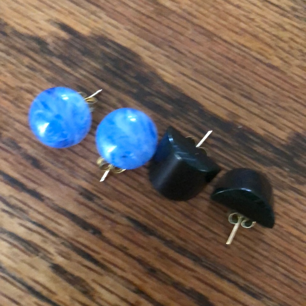 2 pierced earrings EUC